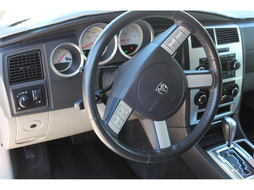 2006 Dodge Magnum 2nd Gen Wagon - Image 9 of 15