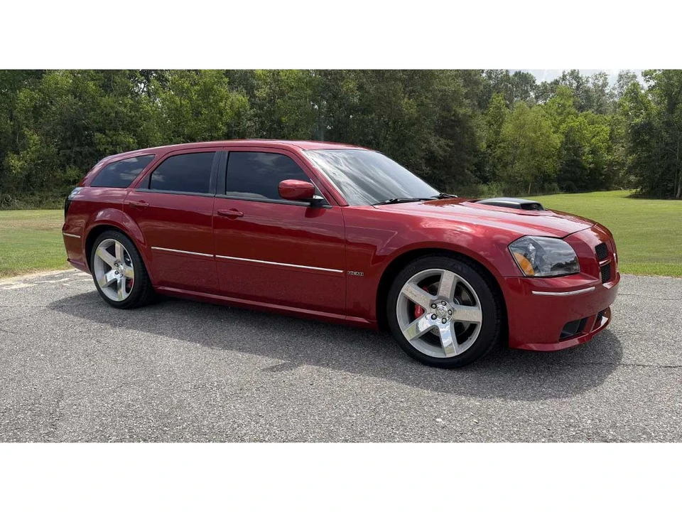 2006 Dodge Magnum 2nd Gen Wagon - Image 2 of 22