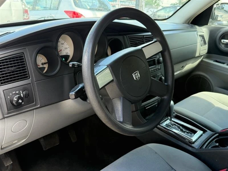 2006 Dodge Magnum 2nd Gen Wagon - Image 7 of 13