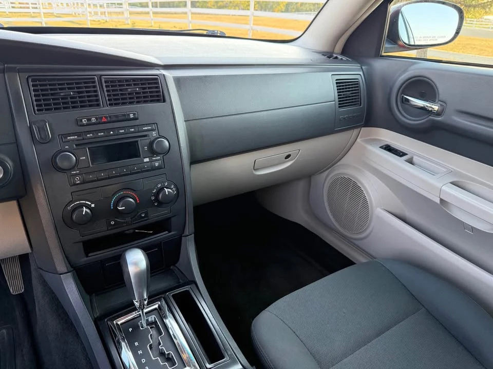 2006 Dodge Magnum 2nd Gen Wagon - Image 5 of 8