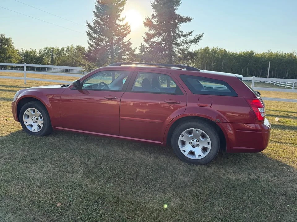 2006 Dodge Magnum 2nd Gen Wagon - Image 2 of 9