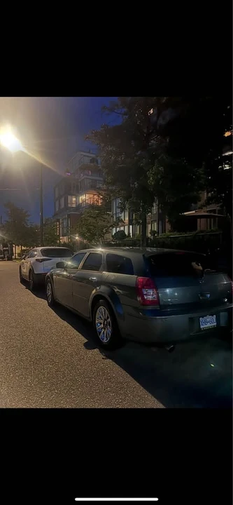 2006 Dodge Magnum 2nd Gen Wagon - Image 2 of 12
