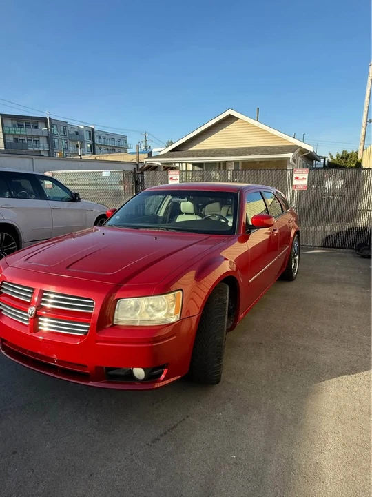 2006 Dodge Magnum 2nd Gen Wagon - Image 2 of 20