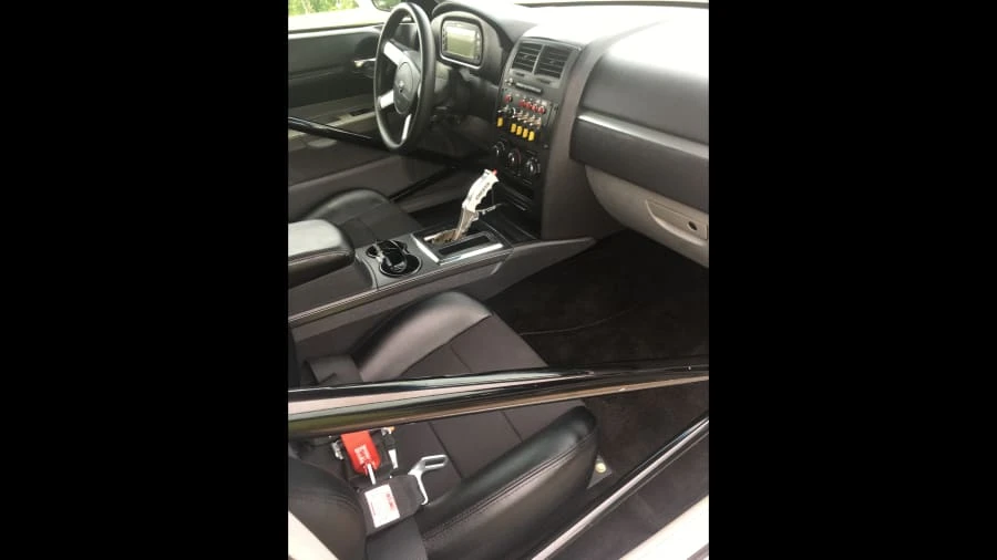 2006 Dodge Magnum 2nd Gen Wagon - Image 6 of 9