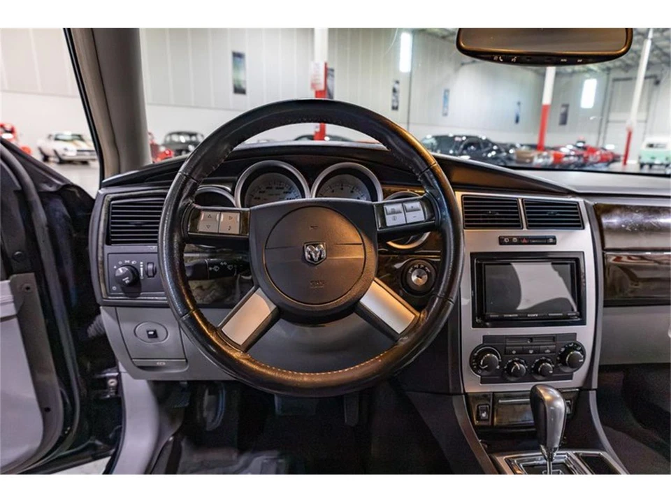 2006 Dodge Magnum 2nd Gen Wagon - Image 10 of 31