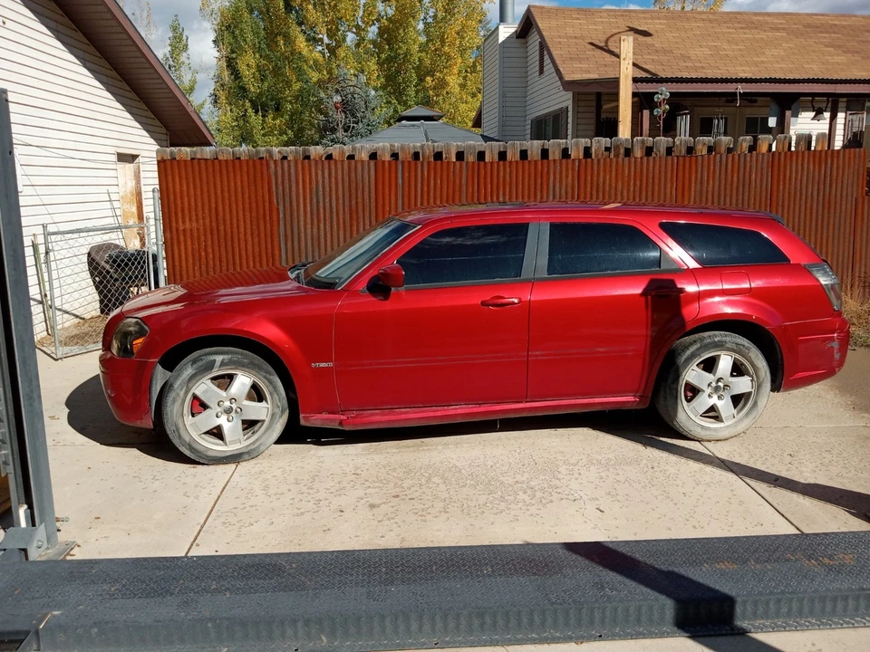 2006 Dodge Magnum 2nd Gen Wagon - Image 2 of 20