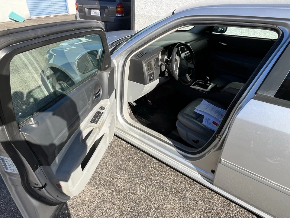 2006 Dodge Magnum 2nd Gen Wagon - Image 22 of 31
