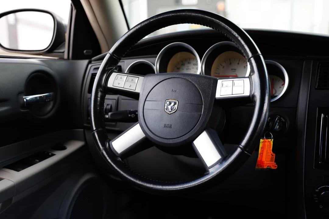 2006 Dodge Magnum 2nd Gen Wagon - Image 29 of 31