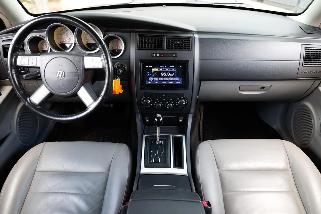 2006 Dodge Magnum 2nd Gen Wagon - Image 2 of 31