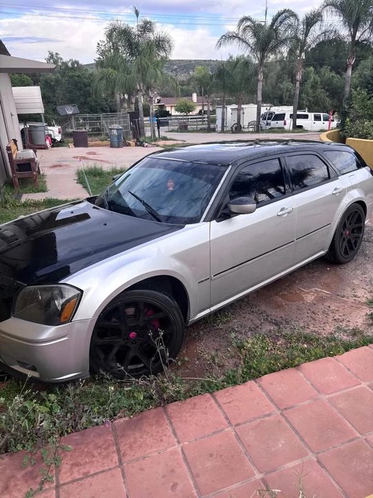 2006 Dodge Magnum 2nd Gen Wagon - Image 2 of 9