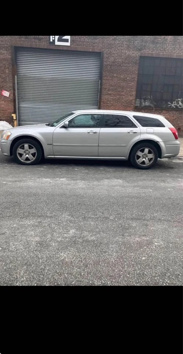 2006 Dodge Magnum 2nd Gen Wagon - Image 3 of 11