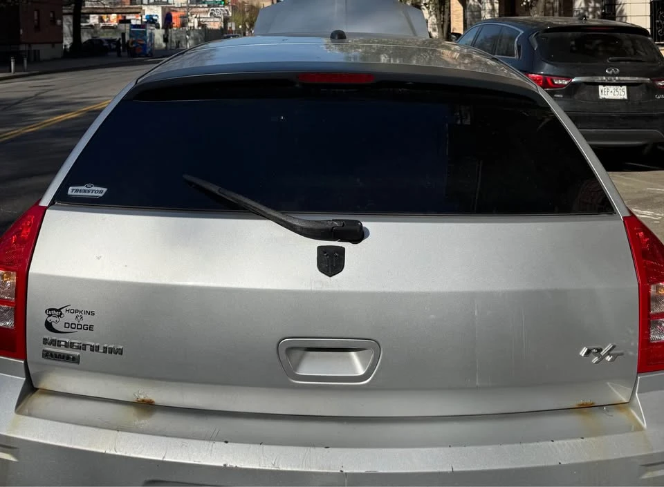 2006 Dodge Magnum 2nd Gen Wagon - Image 9 of 11