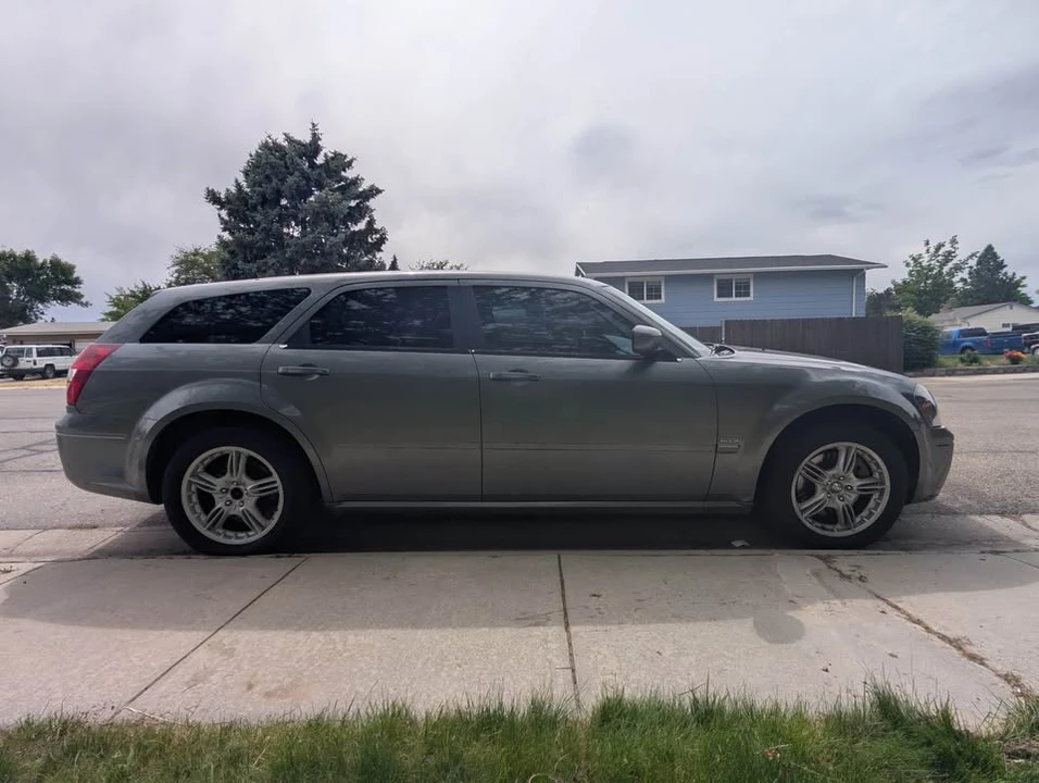 2006 Dodge Magnum 2nd Gen Wagon - Image 3 of 9