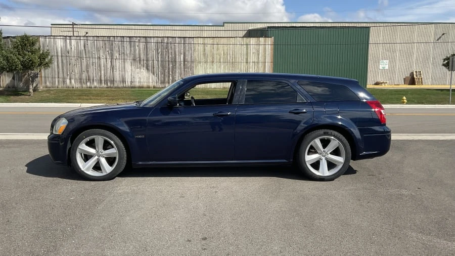 2006 Dodge Magnum 2nd Gen Wagon - Image 2 of 11