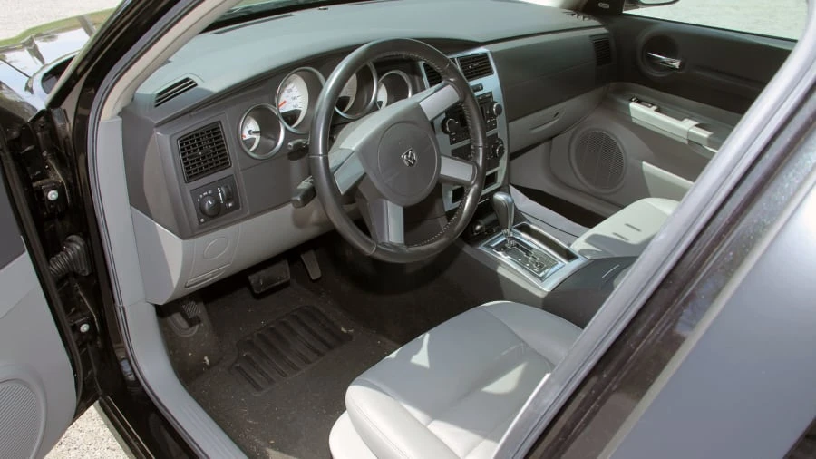 2006 Dodge Magnum 2nd Gen Wagon - Image 4 of 10