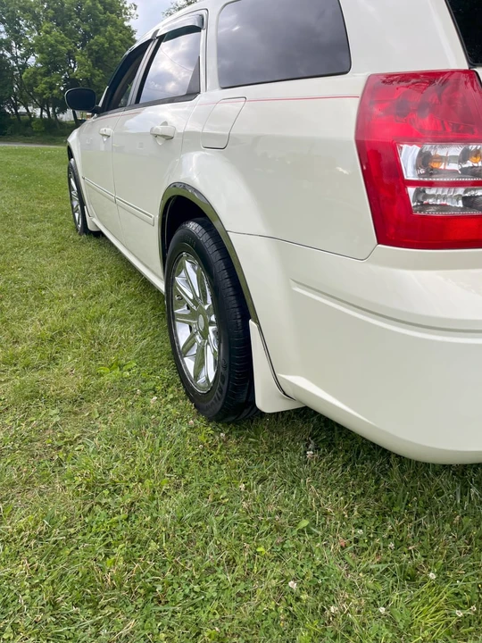 2006 Dodge Magnum 2nd Gen Wagon - Image 10 of 27