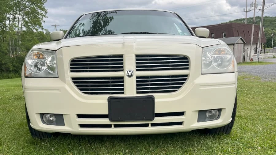 2006 Dodge Magnum 2nd Gen Wagon - Image 2 of 27