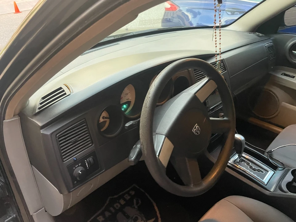 2006 Dodge Magnum 2nd Gen Wagon - Image 10 of 11