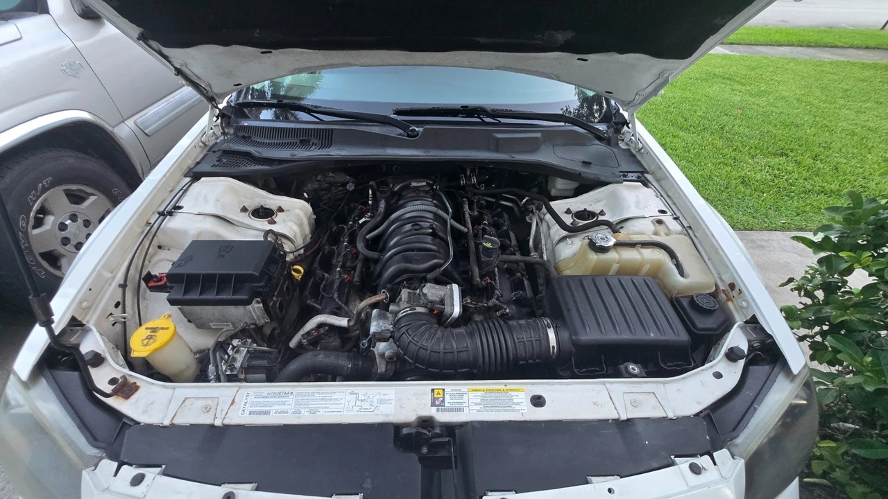 2006 Dodge Magnum 2nd Gen Wagon - Image 7 of 14