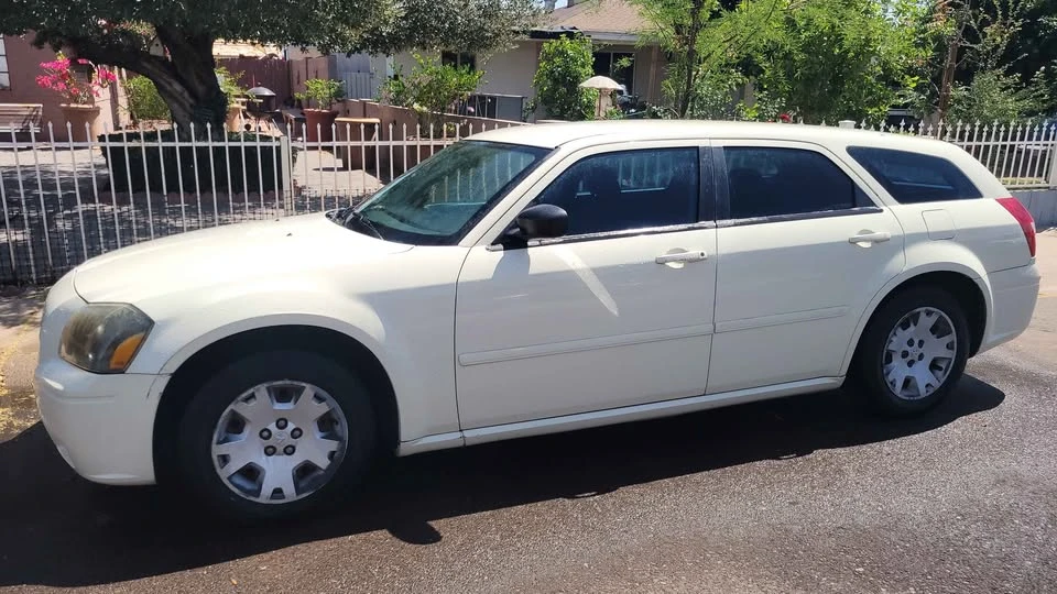 2006 Dodge Magnum 2nd Gen Wagon - Image 3 of 6