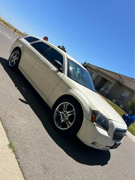 2006 Dodge Magnum 2nd Gen Wagon - Image 5 of 13