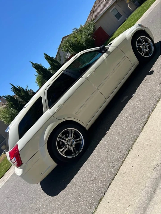 2006 Dodge Magnum 2nd Gen Wagon - Image 3 of 13