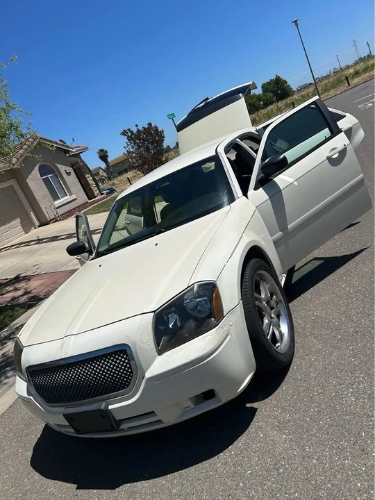 2006 Dodge Magnum 2nd Gen Wagon - Image 12 of 13