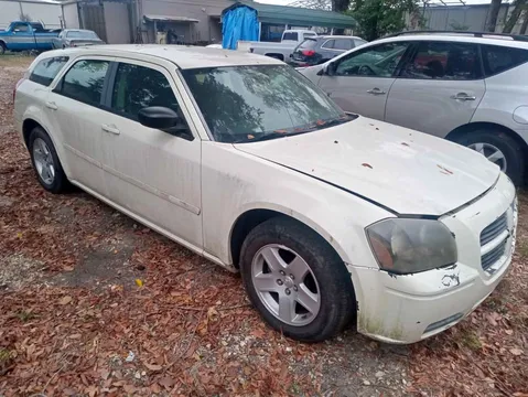 2006 Dodge Magnum SE Sport Wagon 4D