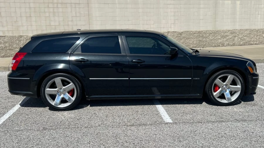 2006 Dodge Magnum SRT8 2nd Gen - Image 2 of 10