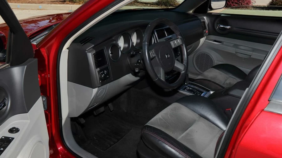 2006 Dodge Magnum SRT8 2nd Gen - Image 18 of 30