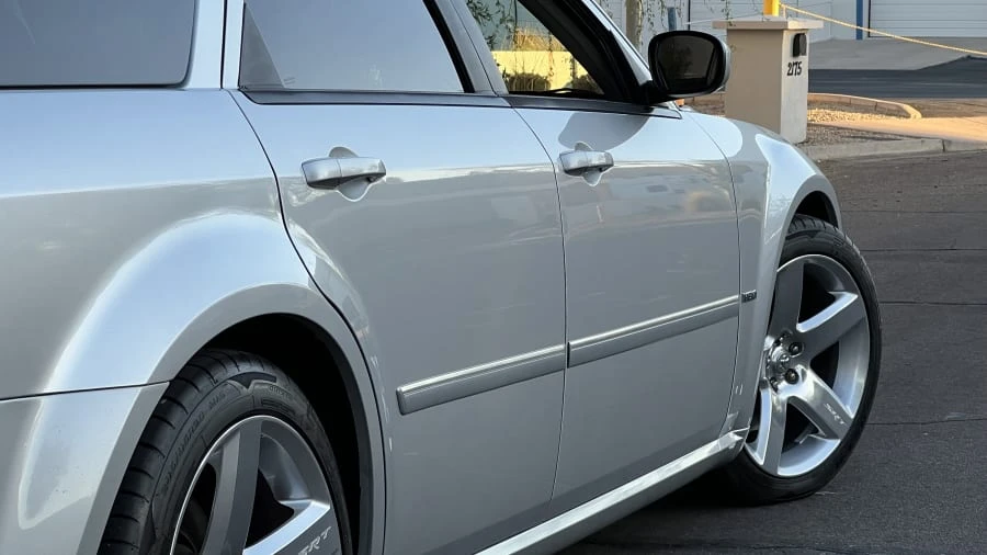 2006 Dodge Magnum SRT8 2nd Gen - Image 10 of 13