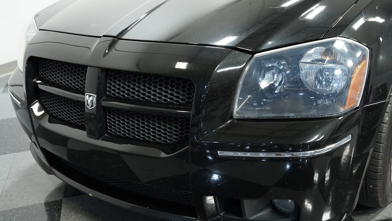 2006 Dodge Magnum SRT8 2nd Gen - Image 18 of 21