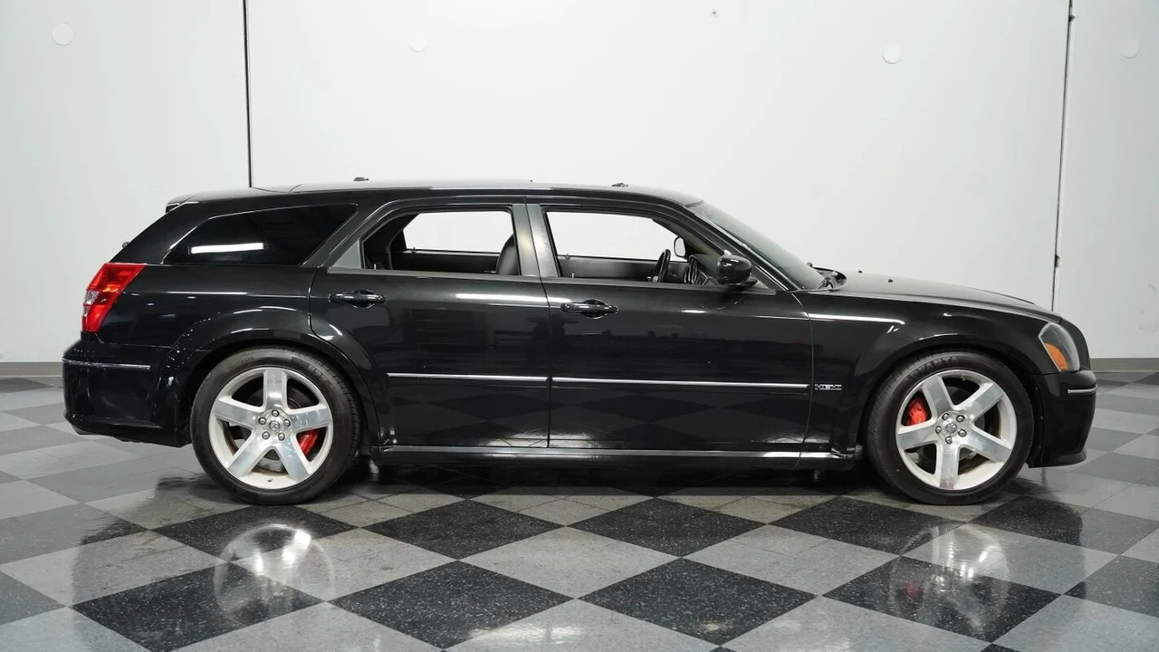 2006 Dodge Magnum SRT8 2nd Gen - Image 13 of 21