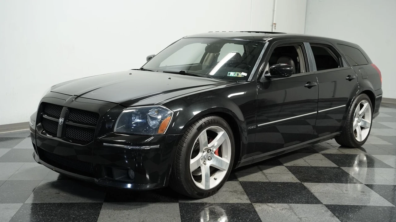 2006 Dodge Magnum SRT8 2nd Gen - Image 5 of 12