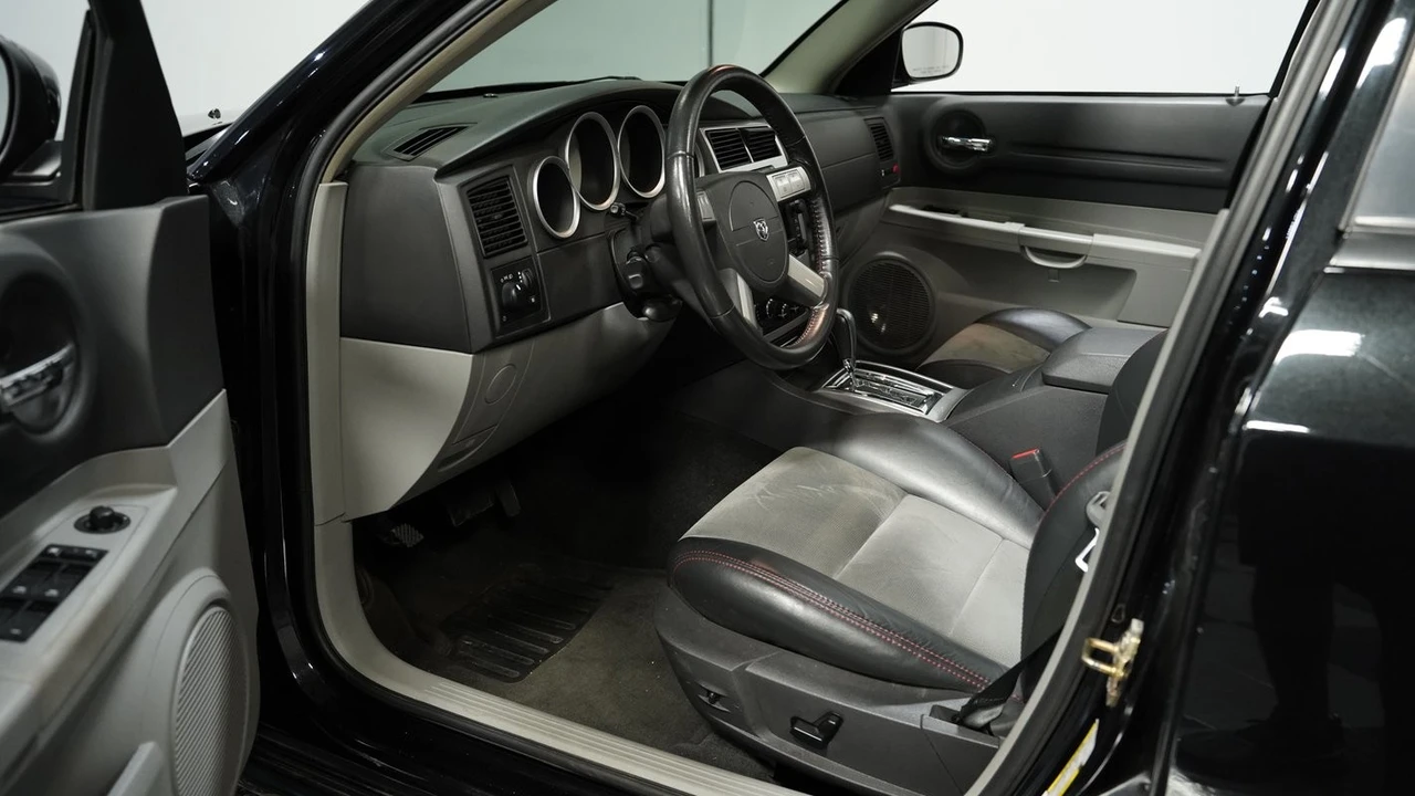 2006 Dodge Magnum SRT8 2nd Gen - Image 4 of 12