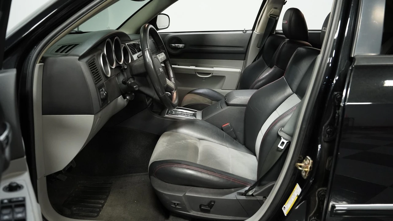2006 Dodge Magnum SRT8 2nd Gen - Image 29 of 31