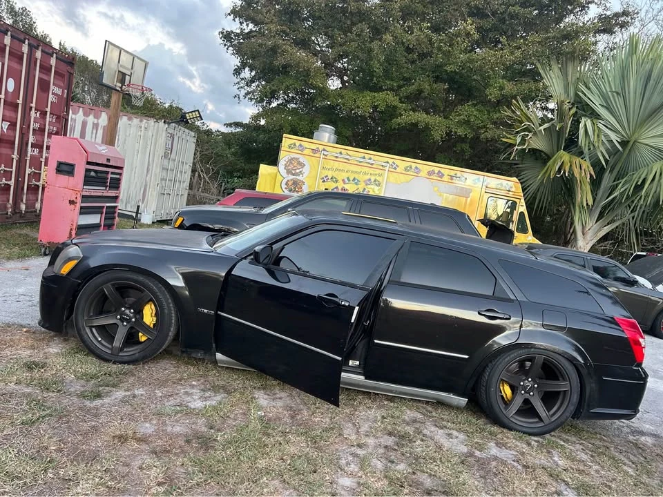 2006 Dodge Magnum SRT8 2nd Gen - Image 2 of 5