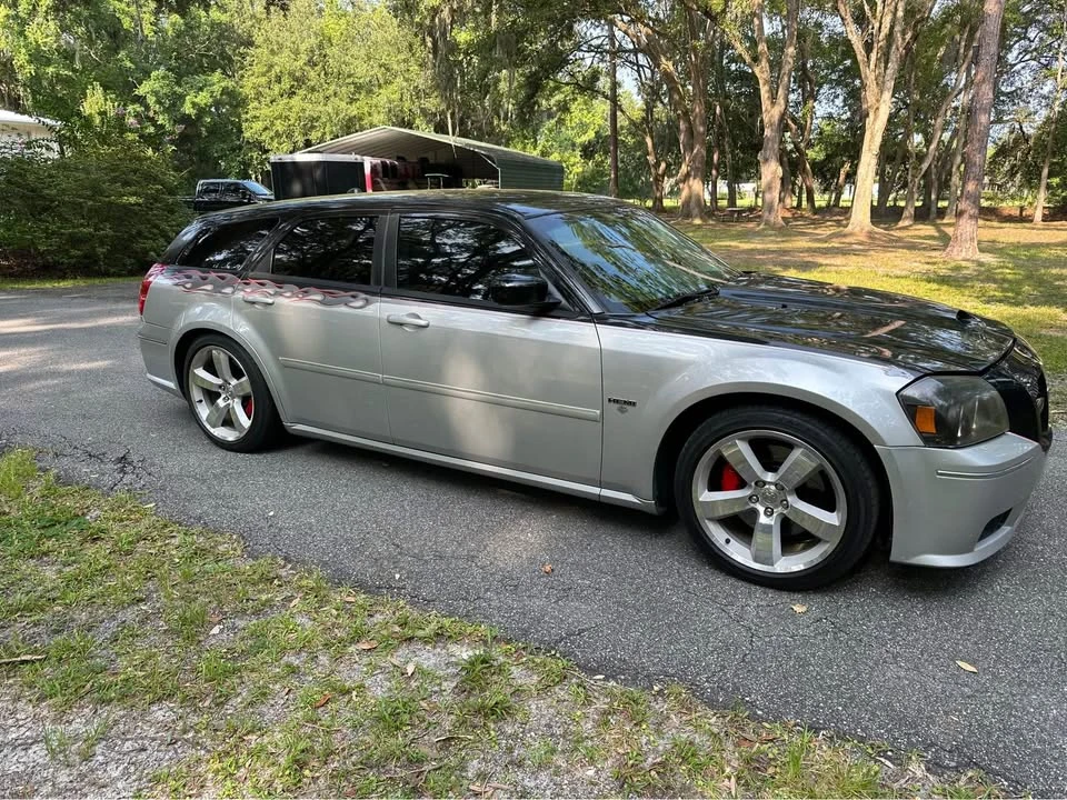 2006 Dodge Magnum SRT8 2nd Gen - Image 2 of 9