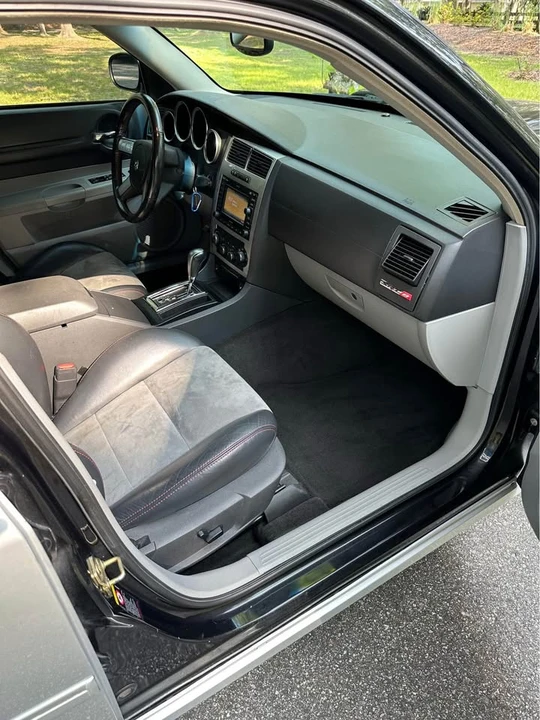 2006 Dodge Magnum SRT8 2nd Gen - Image 5 of 9