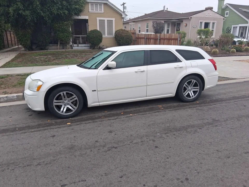 2006 Dodge Magnum 2nd Gen Wagon - Image 4 of 10