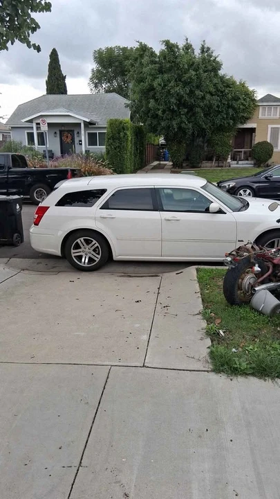 2006 Dodge Magnum 2nd Gen Wagon - Image 9 of 10