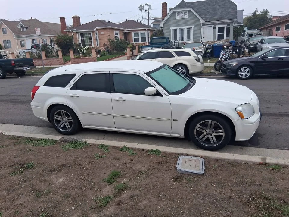 2006 Dodge Magnum 2nd Gen Wagon - Image 2 of 10