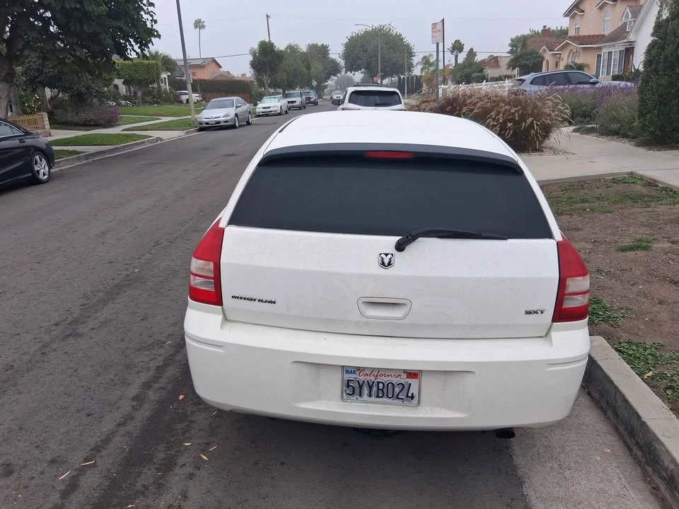 2006 Dodge Magnum 2nd Gen Wagon - Image 3 of 10
