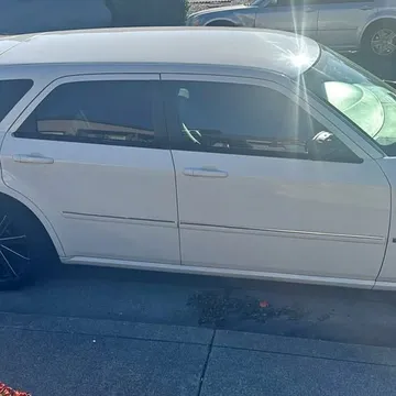 2006 Dodge Magnum SXT Sport Wagon 4D