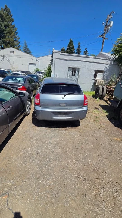 2006 Dodge Magnum 2nd Gen Wagon - Image 2 of 5