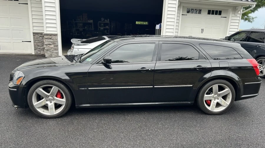 2006 Dodge Magnum 2nd Gen Wagon - Image 2 of 10