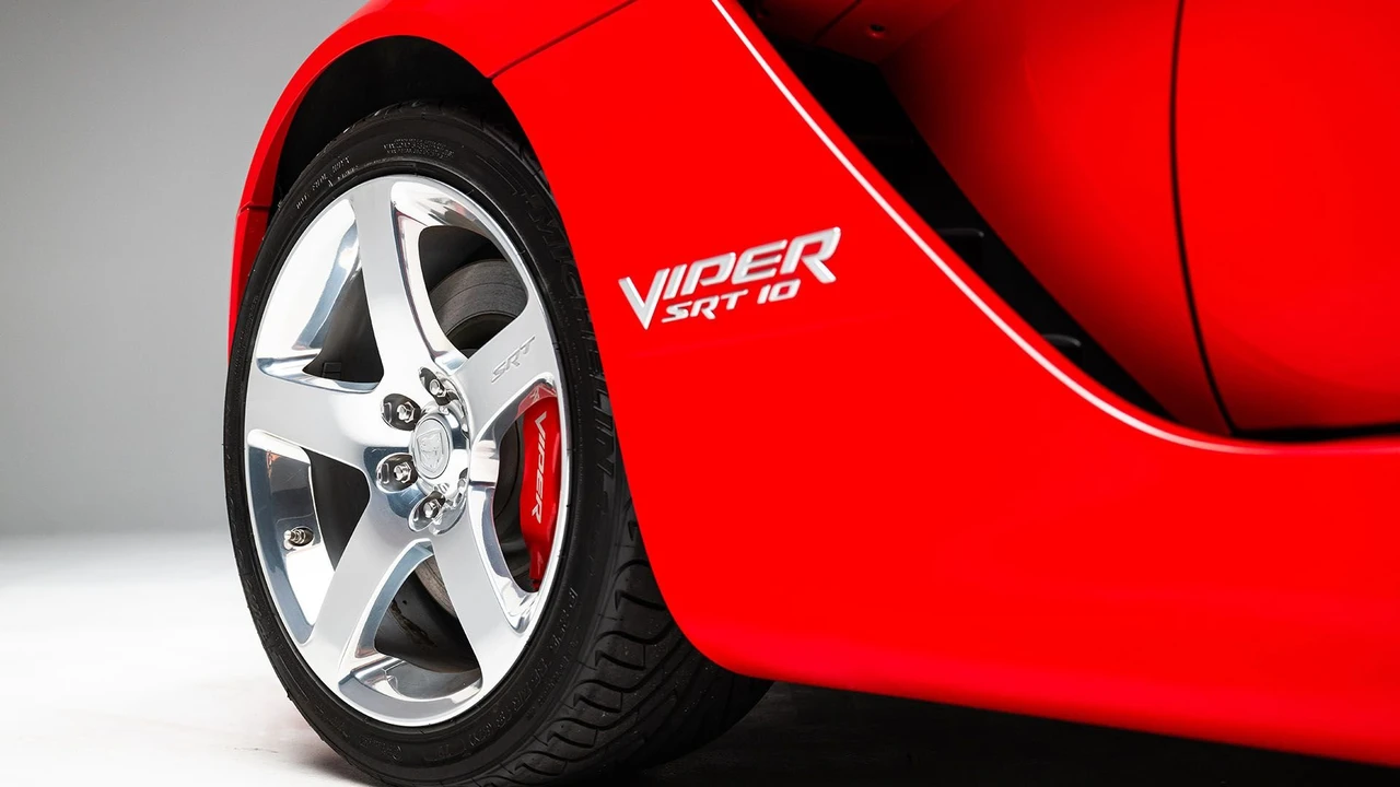 2006 Dodge Viper 3rd Gen - Image 2 of 31