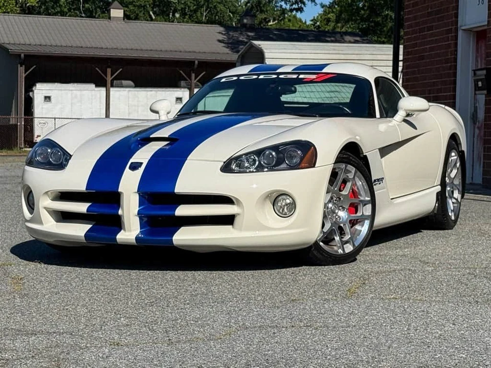 2006 Dodge Viper 3rd Gen - Image 2 of 31