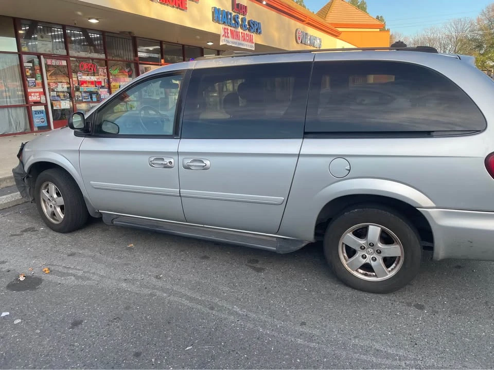 2006 Dodge Caravan - Image 3 of 4