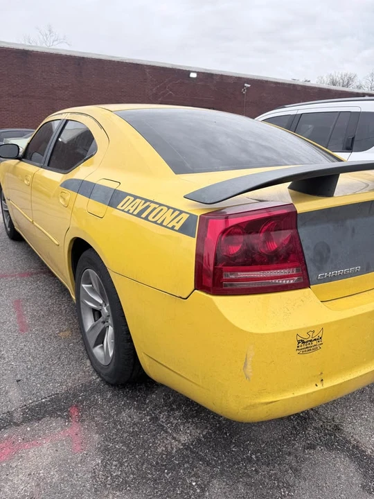 2006 Dodge Charger 6th Gen - Image 3 of 4